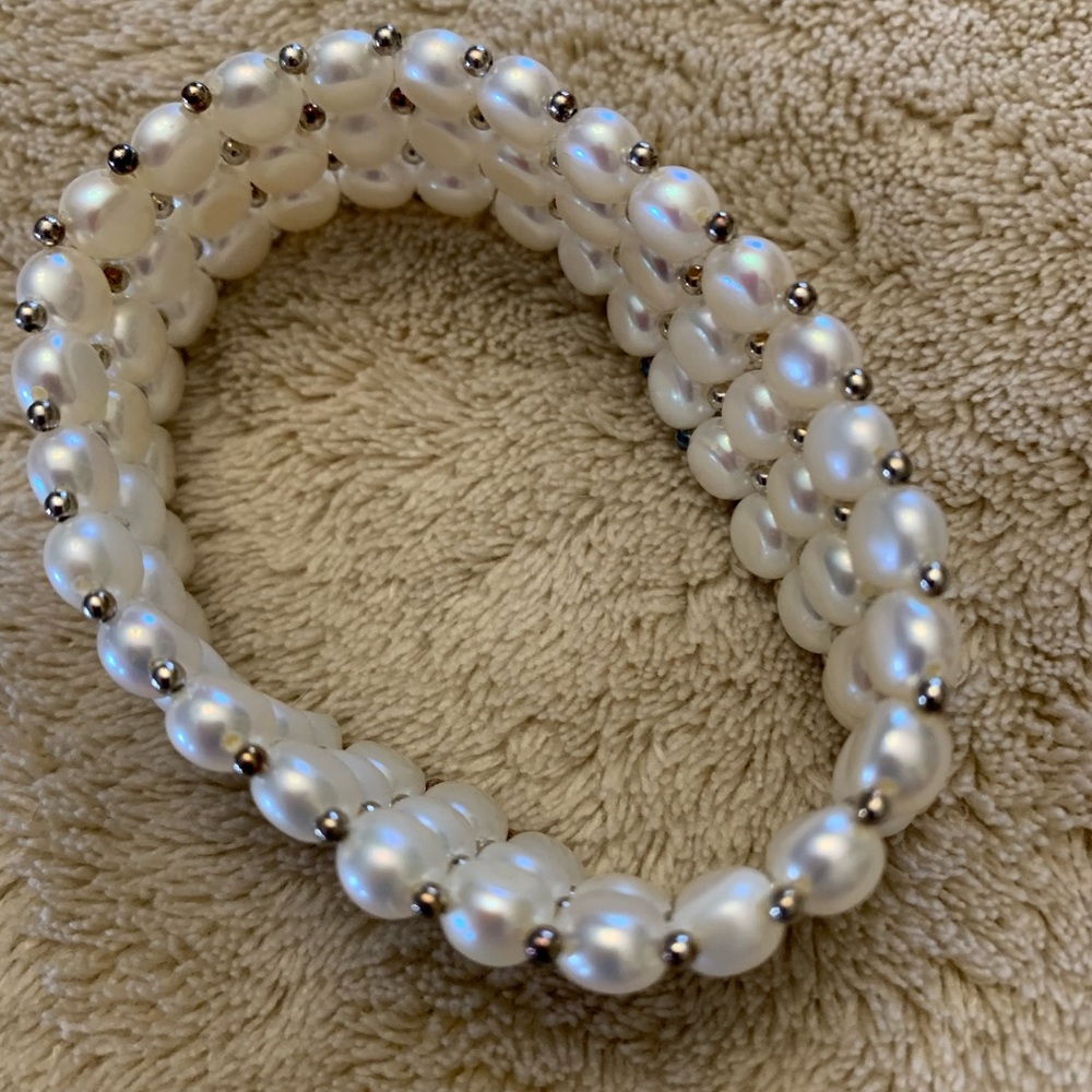 Beautiful pearl and sterling choker and stretch bracelet set. Never worn. - Picture 8 of 8